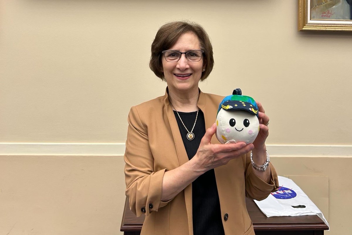 Suzanne Bonamici tweet media