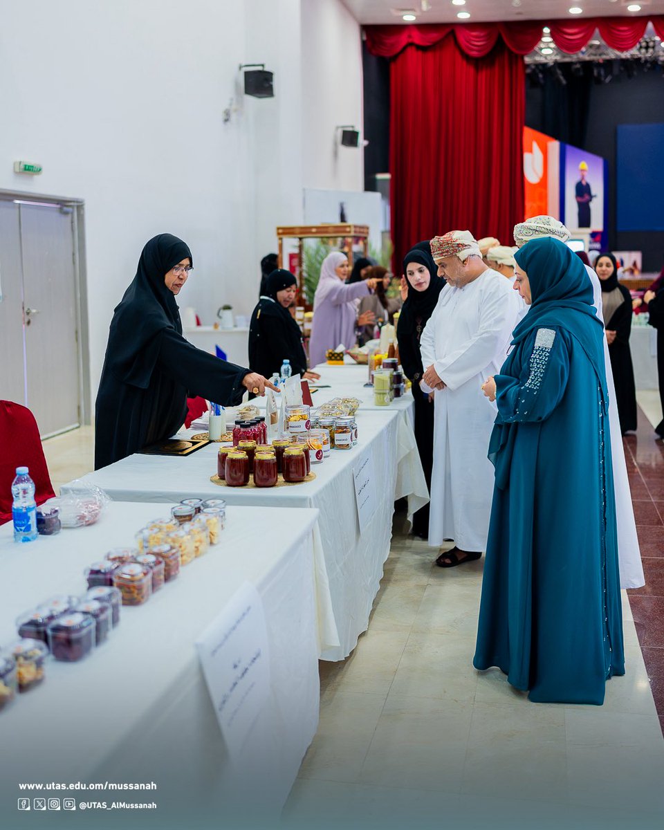 UTAS_AlMussanah's tweet photo. وتضمّن المعرض أركانًا للمشروعات الريادية والأسر المنتجة والمنتجات المحلية، إضافة إلى عرض مرئي للمبادرات الداعمة للمرأة الريفية، وفقرة تراثية بعنوان “فن الكيذا” قدّمتها طالبات مدرسة الملدة للتعليم الأساسي، في مشهد جسّد جمال الموروث الثقافي العُماني.

#جامعة_التقنية_والعلوم_التطبيقية  
#المصنعة  
#تمكين_المرأة_الريفية