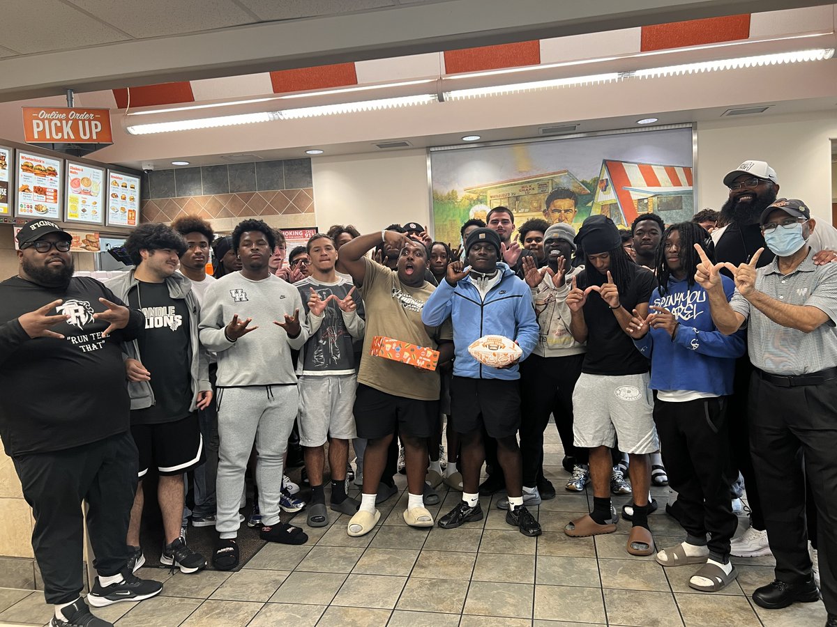 Whataburger Super Team tweet media