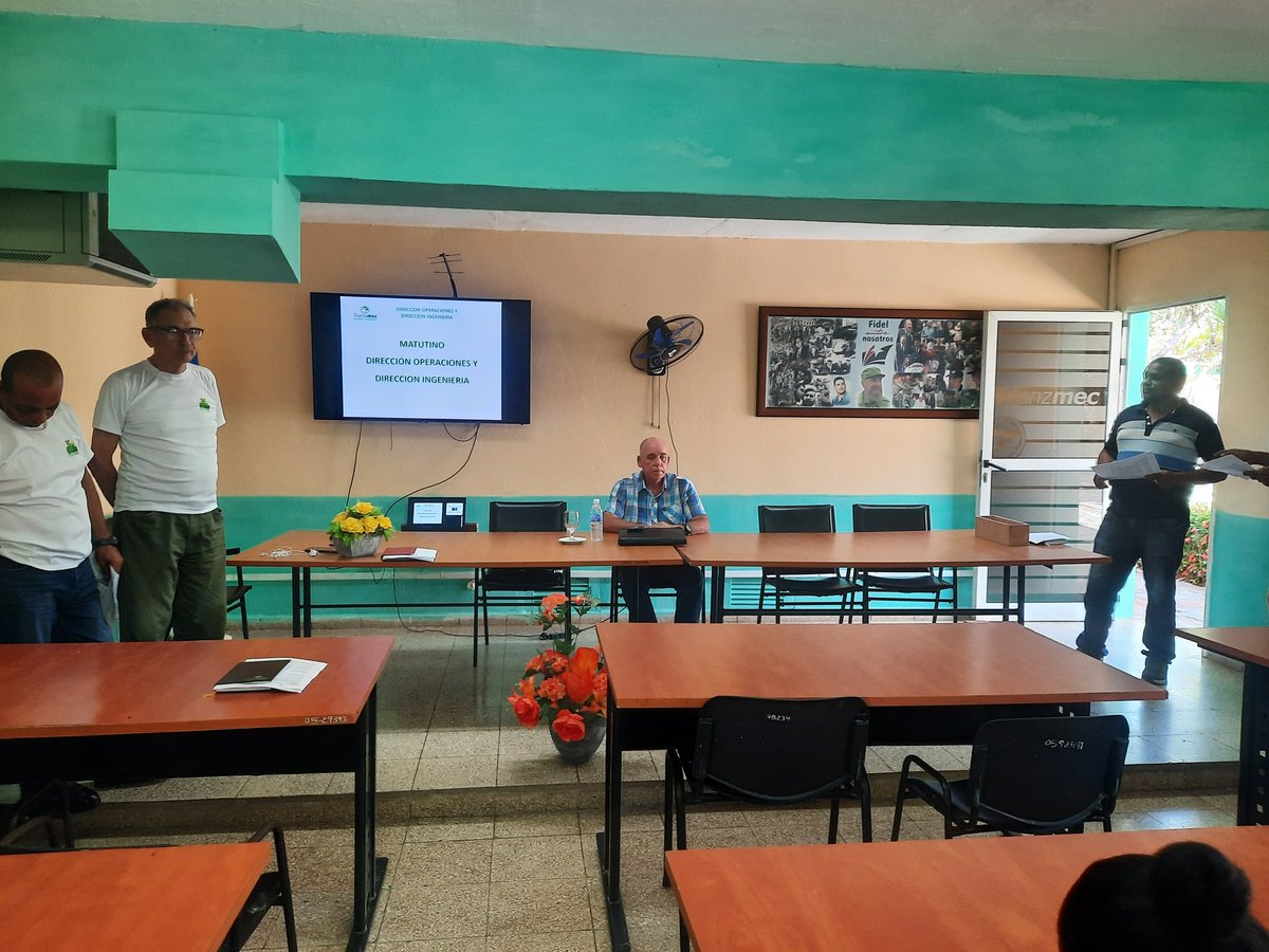 EmpresaTranzmec's tweet photo. Fue recordado la última carga al machete de "El Mayor" Ignacio Agramonte en las efemérides del matutino, desarrollado por las direcciones de Ingeniería y Operaciones de #EmpresaTranzmec. Se informó las tareas de la semana y se culminó con discurso d Comandante Fidel. #Azucarero https://t.co/6MnCFnognS