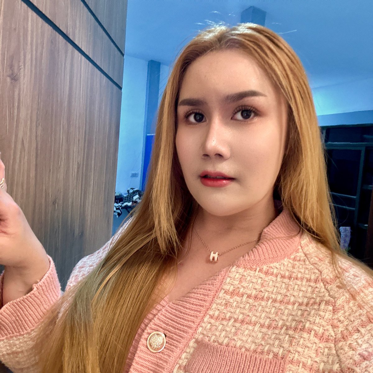ผึ้ง ชอบสีแดง❤️ และสีชมพู🩷 tweet media