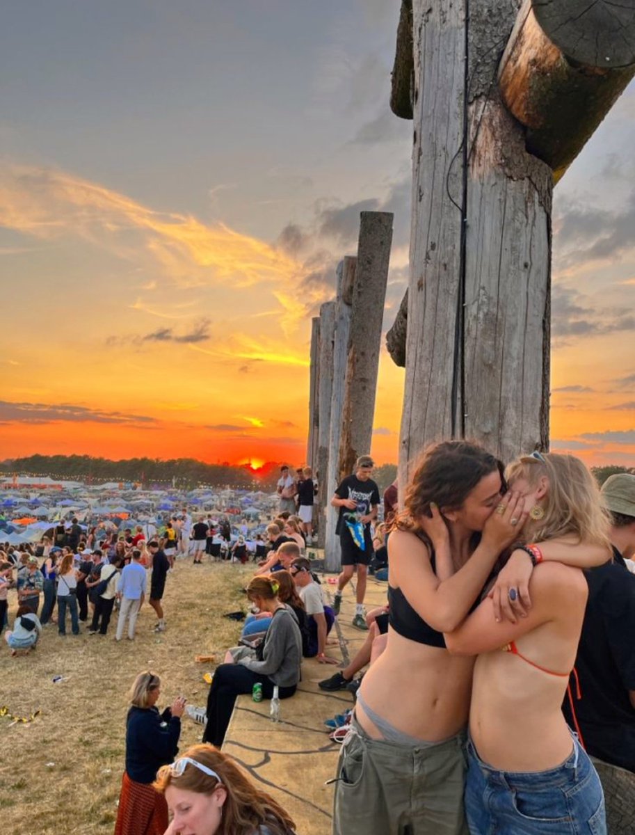 women loving women tweet media