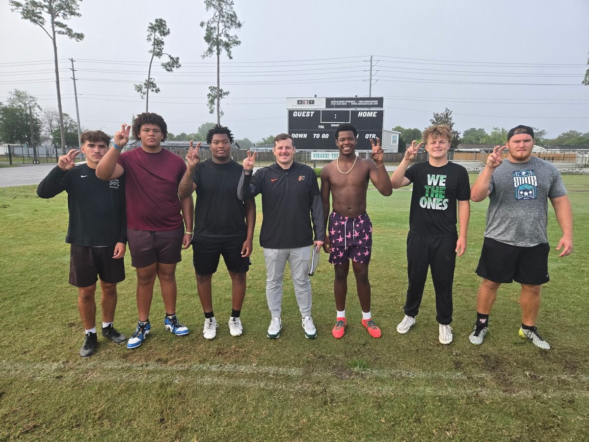 AidanEngelb's tweet photo. Thank you @CoachHaggardFAM for coming by watching shuttles &amp; talking film! Looking forward to making  camp sir!  @SeanEperjesi @JosephRivera72 @CoachCaldwell_ @GHSbucsfootball https://t.co/gNdby7A8GI