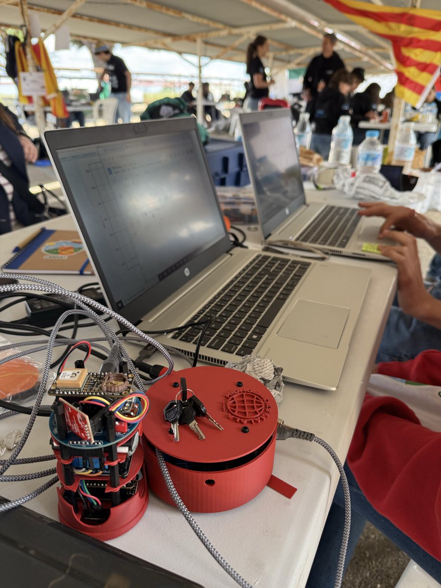 annascka's tweet photo. ¡Enhorabuena al equipo representante de la Comunidad de Madrid en la final nacional de CanSat @IESMalalaMadrid por este premio honorífico!Reconocimiento al esfuerzo y a la profesionalidad con la que han defendido su proyecto. @brodriguezmerch @javiersobrino9 https://t.co/Qdde8vhD1Z