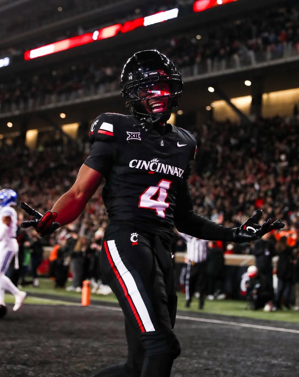 dale_demarcus's tweet photo. I am blessed to receive an Offer from @CoachMurph_9 to @GoBearcatsFB @AC_BIG12AU  @coachjackson251 @coachcook55 @Jeff_XOS @samspiegs @HallTechSports1 @helmet2helmt251 @MikeRoach247 @SWiltfong_ @BenThomasPreps @WHYNOTWHS https://t.co/RQP3RZrwb1