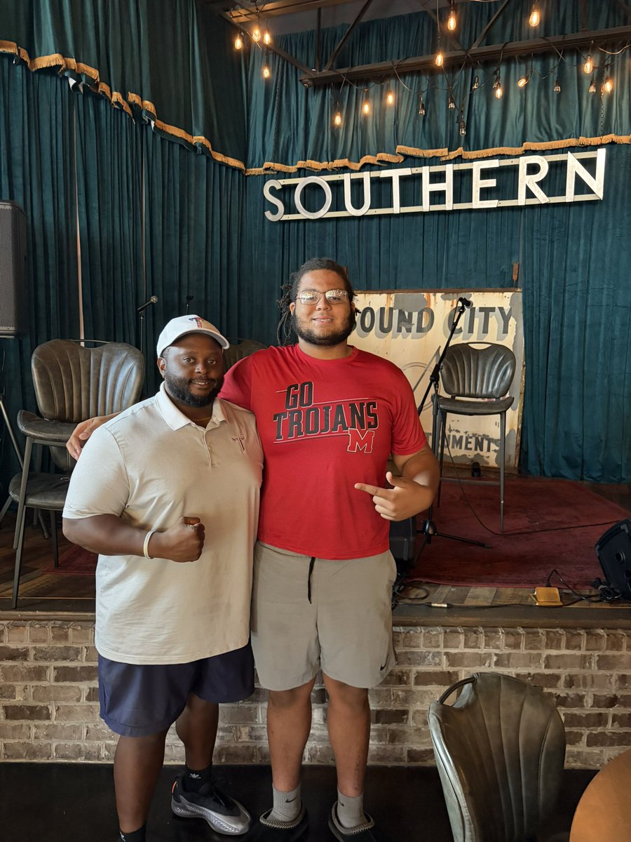 Kaydence99_'s tweet photo. Had an AWESOME time with my guy @CoachJMann919 Thanks for coming down! 
@GeradParker1 @joe_discher @CoachWright37 @JaydenSigur @RecruitTrojans https://t.co/xPWd5Eaec5