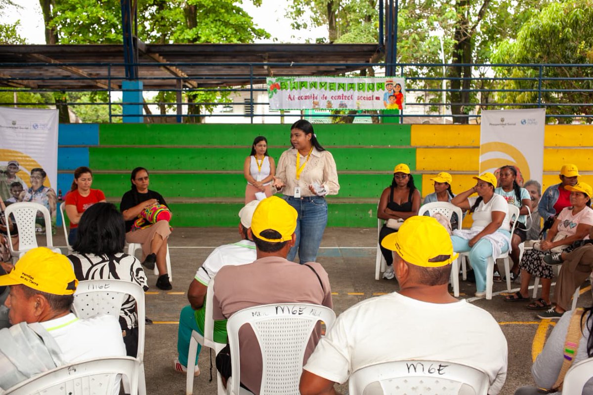 ProsperidadCol's tweet photo. 📍#Urabá l Junto al operador Fundación Panamericana para el Desarrollo (FUPAD) y representantes de los hogares de Familias en su Tierra, FEST, integrados por 80 líderes representantes en el Distrito de Turbo, realizamos el segundo Comité Municipal de Control Social del programa que actualmente beneficia a 1.400 hogares.

Durante esta jornada conversamos sobre las actividades que se adelantan en la ruta operativa del programa y, adicionalmente, realizamos un espacio de interlocución y participación para evaluar los diferentes componentes y avances del proceso.

Seguimos fortaleciendo instancias de diálogo, participación y acompañamiento para garantizar el bienestar y desarrollo de nuestras comunidades.