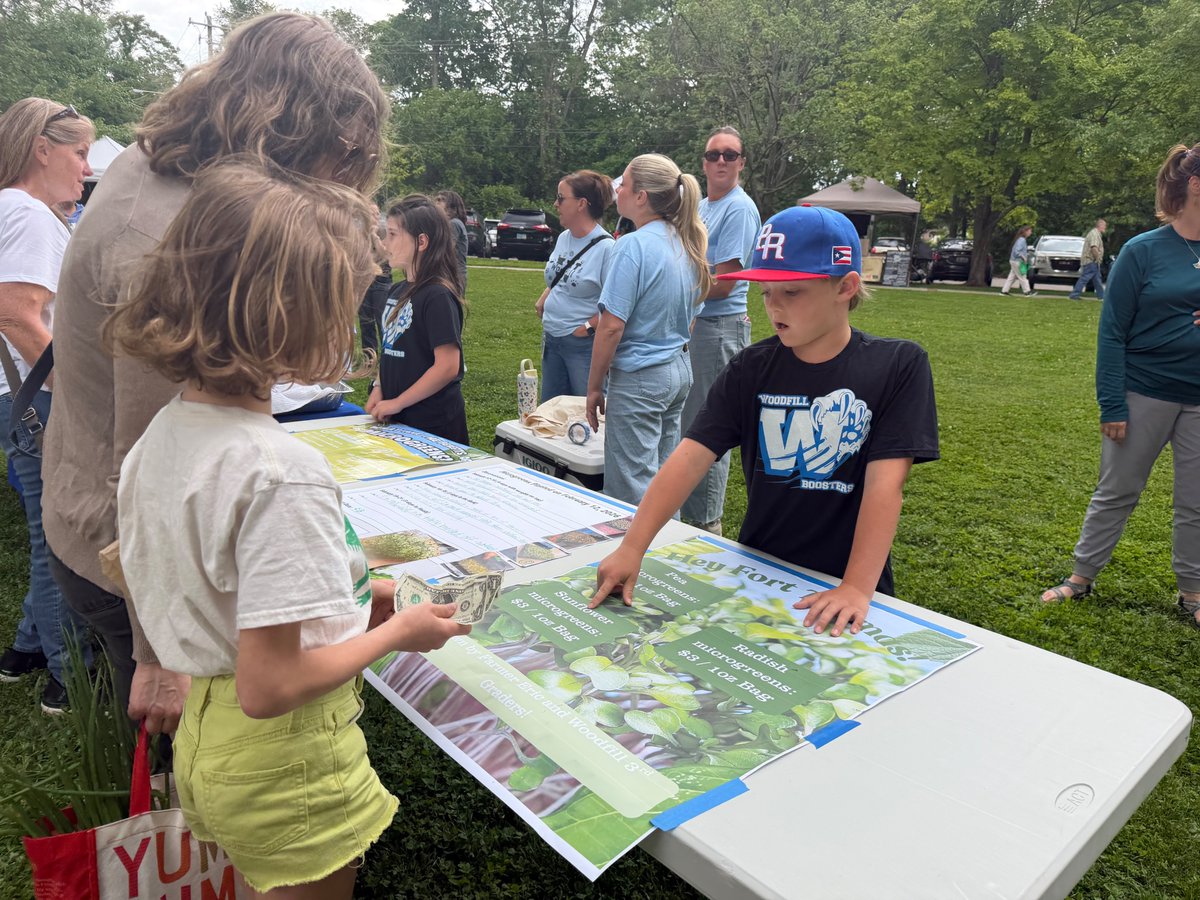 FTSchools's tweet photo. Did you see our @FTWoodfillES Wildcats at the Fort Thomas Farmers' Market after school?

Our third grade students are implementing science learning in a real-world setting by selling microgreens--such a memorable way to learn about food, nutrients, farming and business!
@FTSUPT https://t.co/NyDgxan3aZ