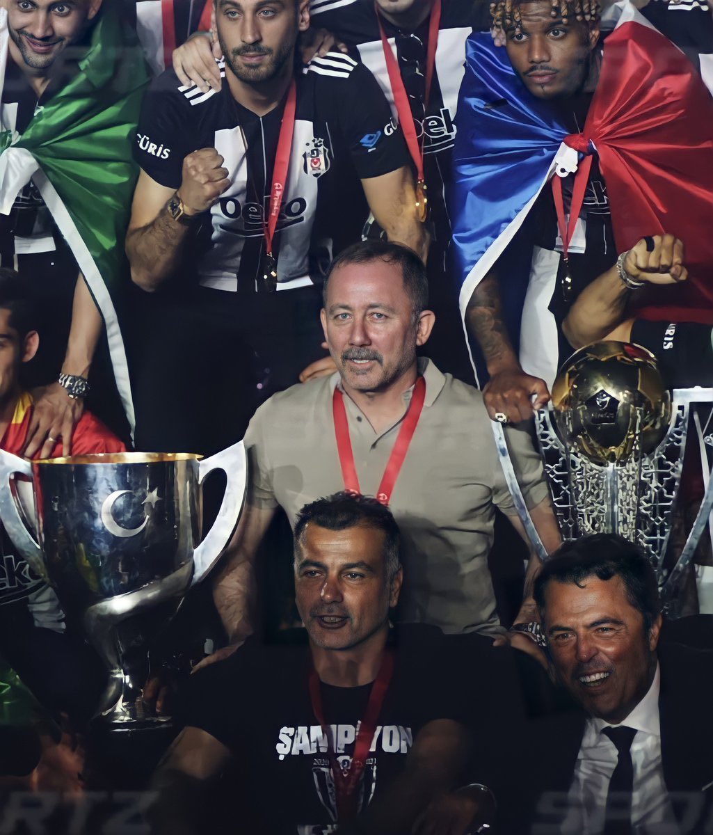 okantopaloglu18's tweet photo. Gordon Çocukluğum. Denizli Gençliğim. Güneş Mutluluğum Sergen Attı Şampiyonluk Geldi. Seba Yolum. Beşiktaş Herşeyim. 
🏴🏳️🔥 https://t.co/VP9VFBiNpl