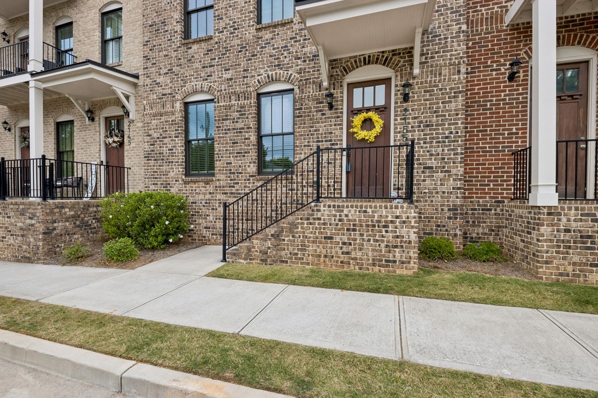 Living_StoneP's tweet photo. Great New Listing in Grayson! 4 Bdrm/3.5 Baths. Open Floor Plan. Call us at (770-277-9978) to schedule an appointment to view this great property. Feel free to share with your friends &amp; family!!! https://t.co/ZCLe0aqKNU https://t.co/qyZo0YsCZh