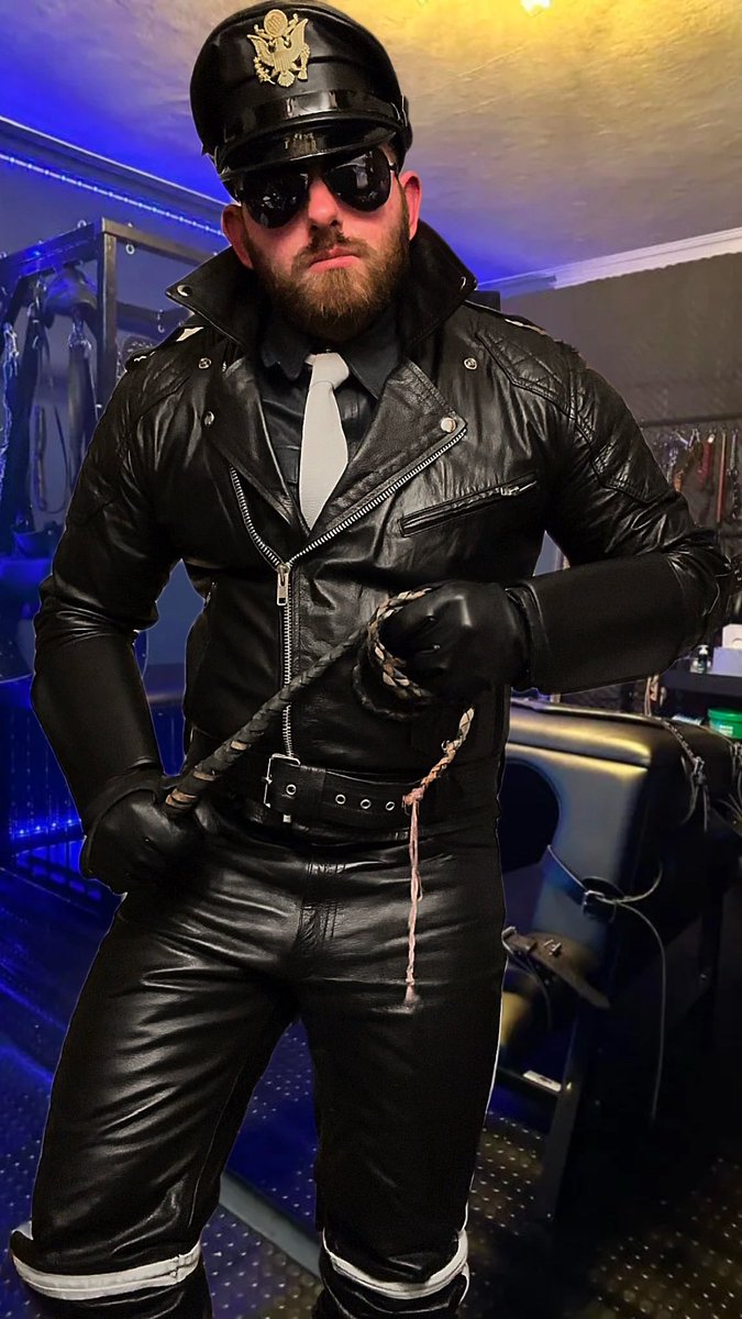 Cuir_and_kink tweet media