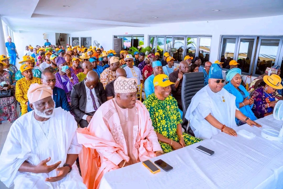 ComrMorohunkola's tweet photo. Governor Ademola Adeleke marks his 66th birthday with special interfaith prayers at the Government House, led by both Christian and Muslim religious leaders. https://t.co/XoLrp47s8G