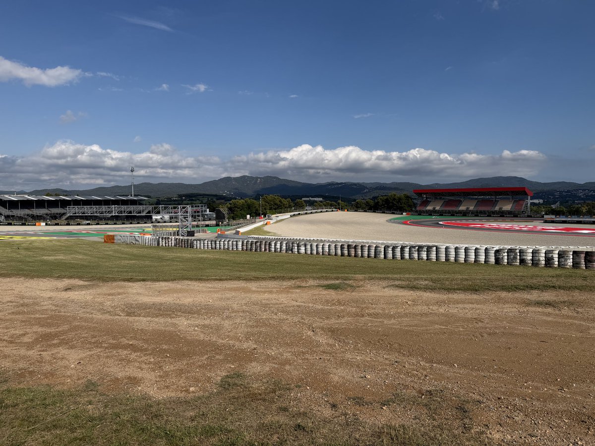 torunl's tweet photo. Within a few days all the Le Mans crew will move to Barcelona and set everything up in the same way.
Thank you for all your hard work.
The weather is perfect, so I hope it lasts through the weekend. Time to get to work💪 https://t.co/Xuay9xEa0L