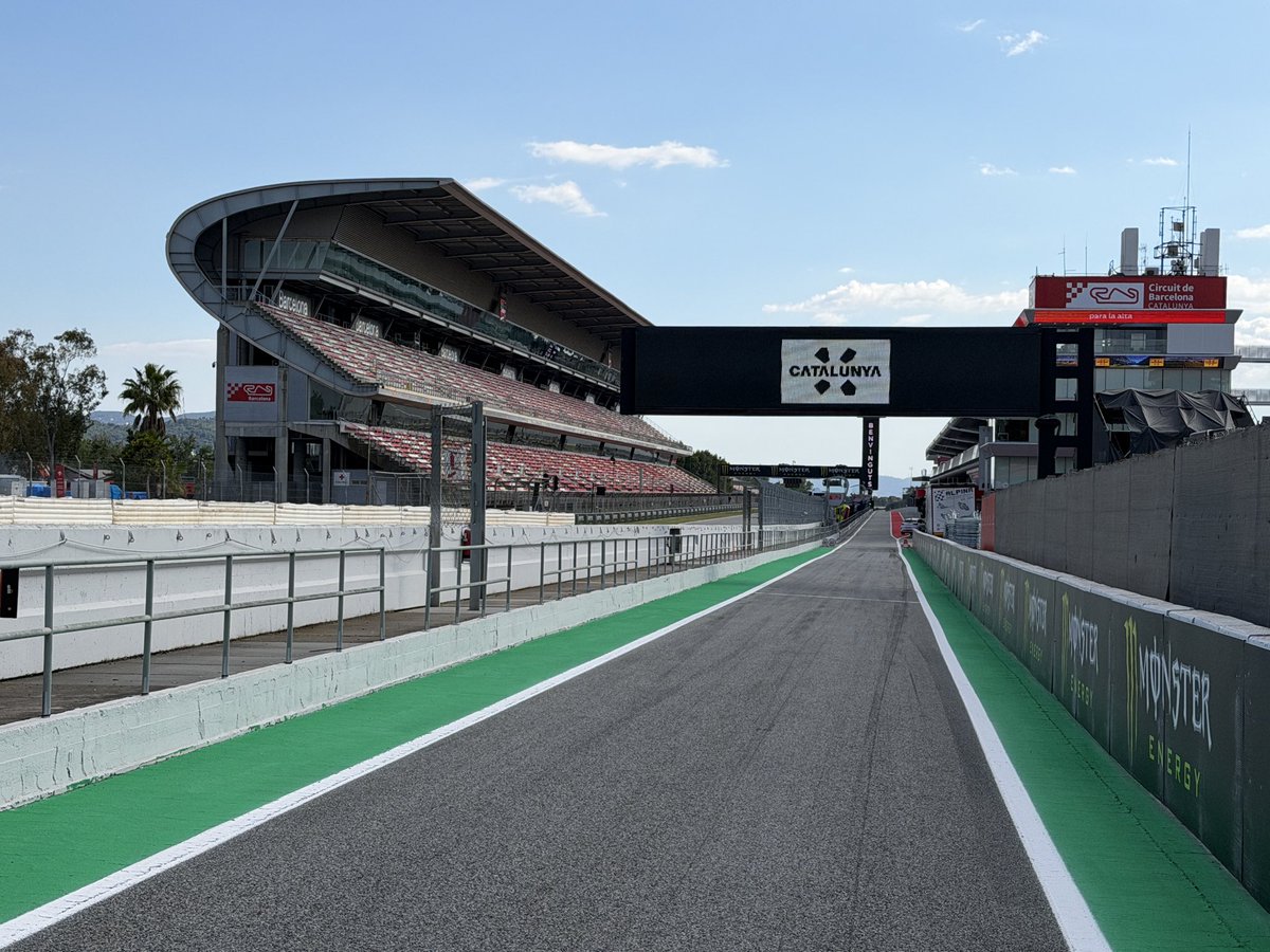 torunl's tweet photo. Within a few days all the Le Mans crew will move to Barcelona and set everything up in the same way.
Thank you for all your hard work.
The weather is perfect, so I hope it lasts through the weekend. Time to get to work💪 https://t.co/Xuay9xEa0L