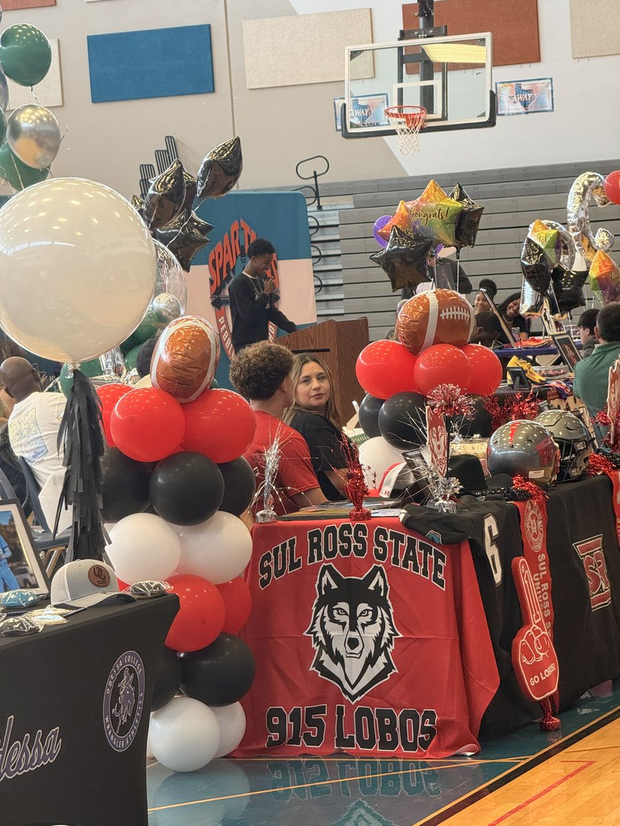 CoachLong_PHHS's tweet photo. 🥳Athletic signings here at The Hills!

So proud of our Track &amp; CC kids!

Erick Gutierrez Estrada
Christian Morales 
Narvid Jno-Pierre
Devante Ware

I’m going to miss my adoptive Sons Devante &amp; Narvid but I couldn’t be more proud!!

Y’all go be great!!!🧡🙏🏽@PHCrossCountry1 https://t.co/NaOm8qg4Wm