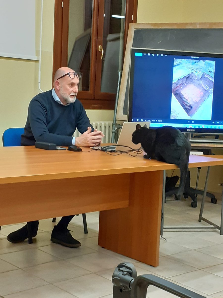 maxfurini's tweet photo. Serata tecnica a #Pontecchio #Polesine per la presentazione del progetto di #restauro del campanile della Parrocchiale. Non si può dire che non c era neppure un gatto! #fotografia https://t.co/8qF7q8993N