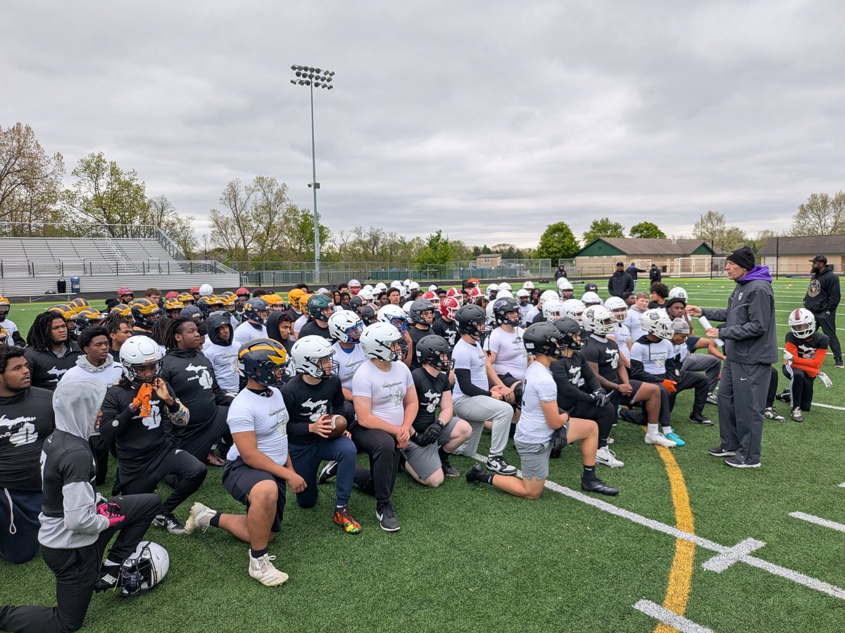 CoachHerstein's tweet photo. Hawk location up and running! Thanks @MHSAA for putting on this event for our athletes! @michiganhsfca https://t.co/qIxwoIFYpB