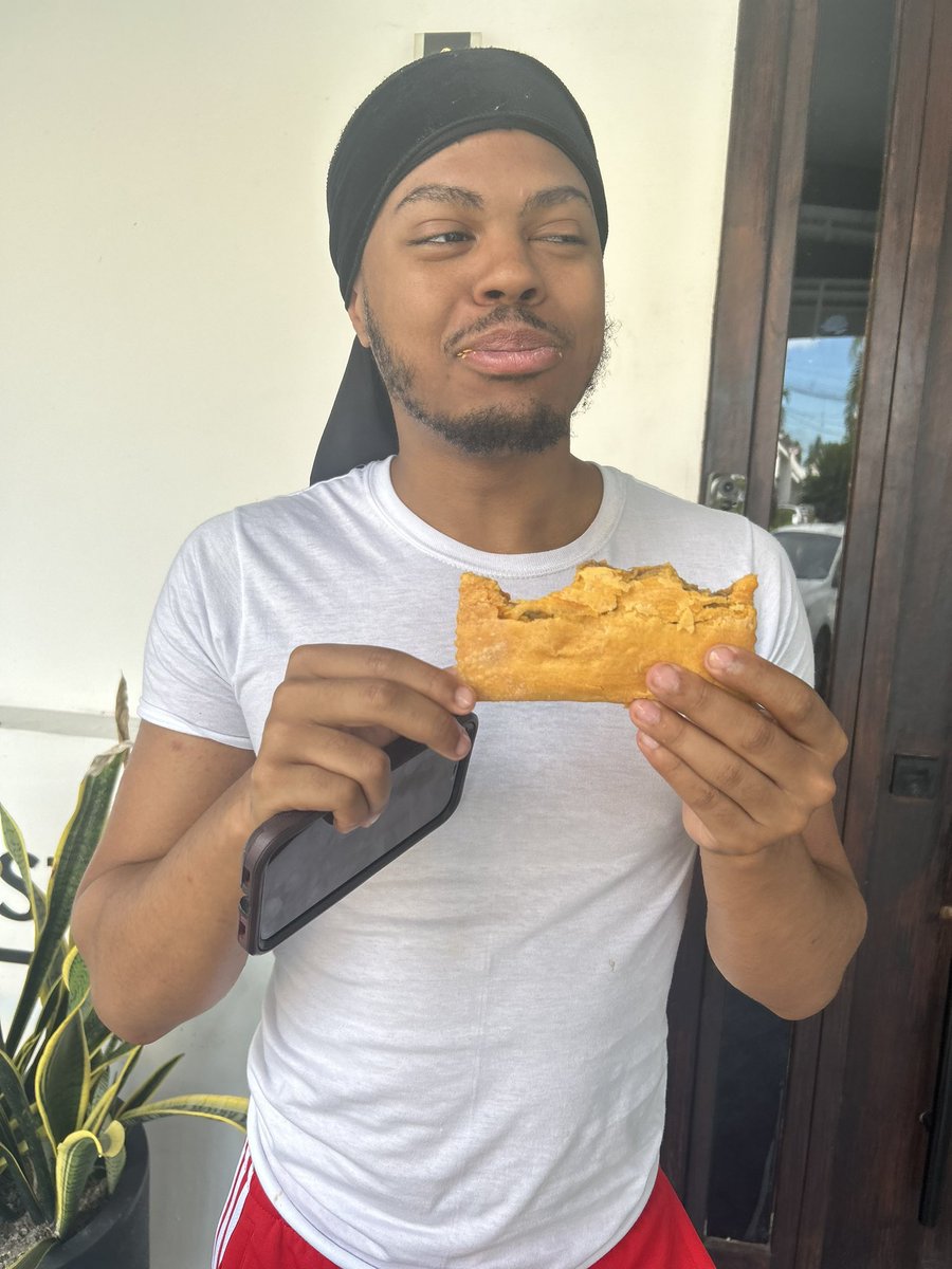 goodbootymulaa's tweet photo. Mood I want a beef patty 😂 https://t.co/FxFjTk5NJs