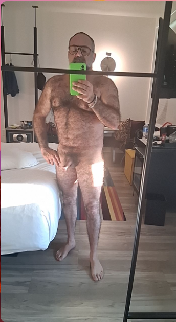 ChainJulious's tweet photo. Feeling lonely in my room https://t.co/HOwakfVlkV