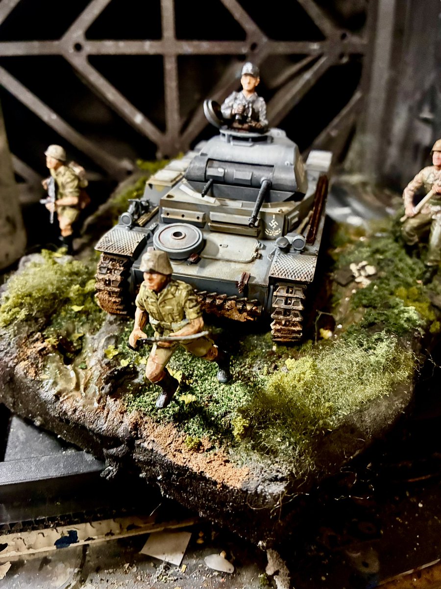193Pcx's tweet photo. タミヤさんの1/35 II号戦車とジオラマが完成しました。
ジオラマとII号戦車良い感じ。1,000円のキットとは思えない。 #scalemodel #模型 #プラモデル #プラモ
 #modelbuilding #ミリタリーミニチュア
 #TAMIYA #AFV #タミヤ #スケールモデル
 #HistScalemodels
#戦車 https://t.co/Y5dmFG9PIH
