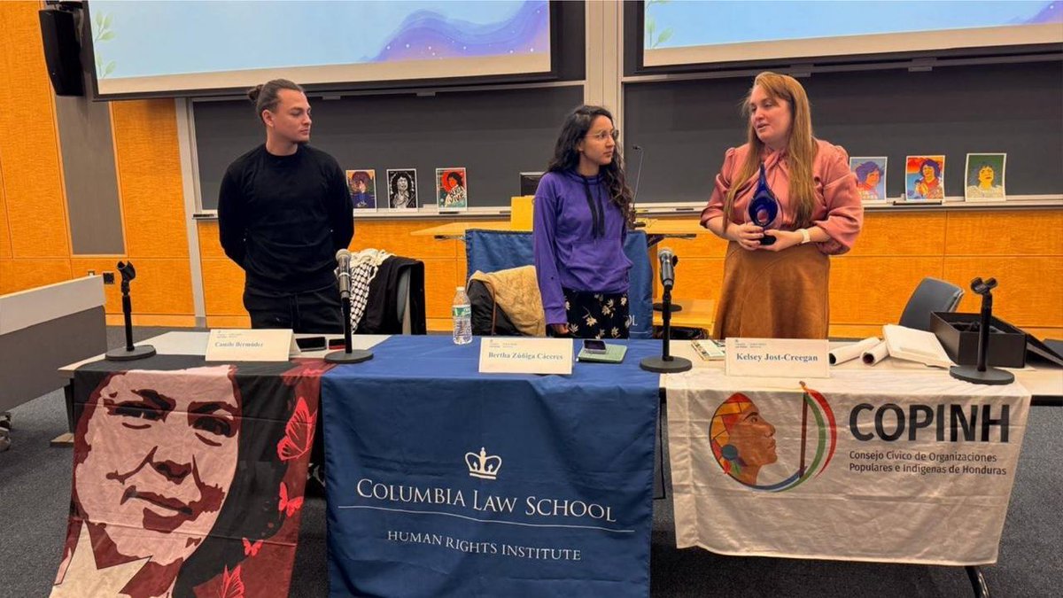 COPINHHONDURAS's tweet photo. 📌A 10 años del asesinato de #BertaCáceres su legado cruza fronteras y llega a Columbia Law School, llevando consigo la fuerza de una lucha que sigue viva. Su memoria de legado sigue inspirado nuevos espacios de reflexión sobre justicia, territorio y derechos humanos.

#COPINH https://t.co/51U94O0Gnt
