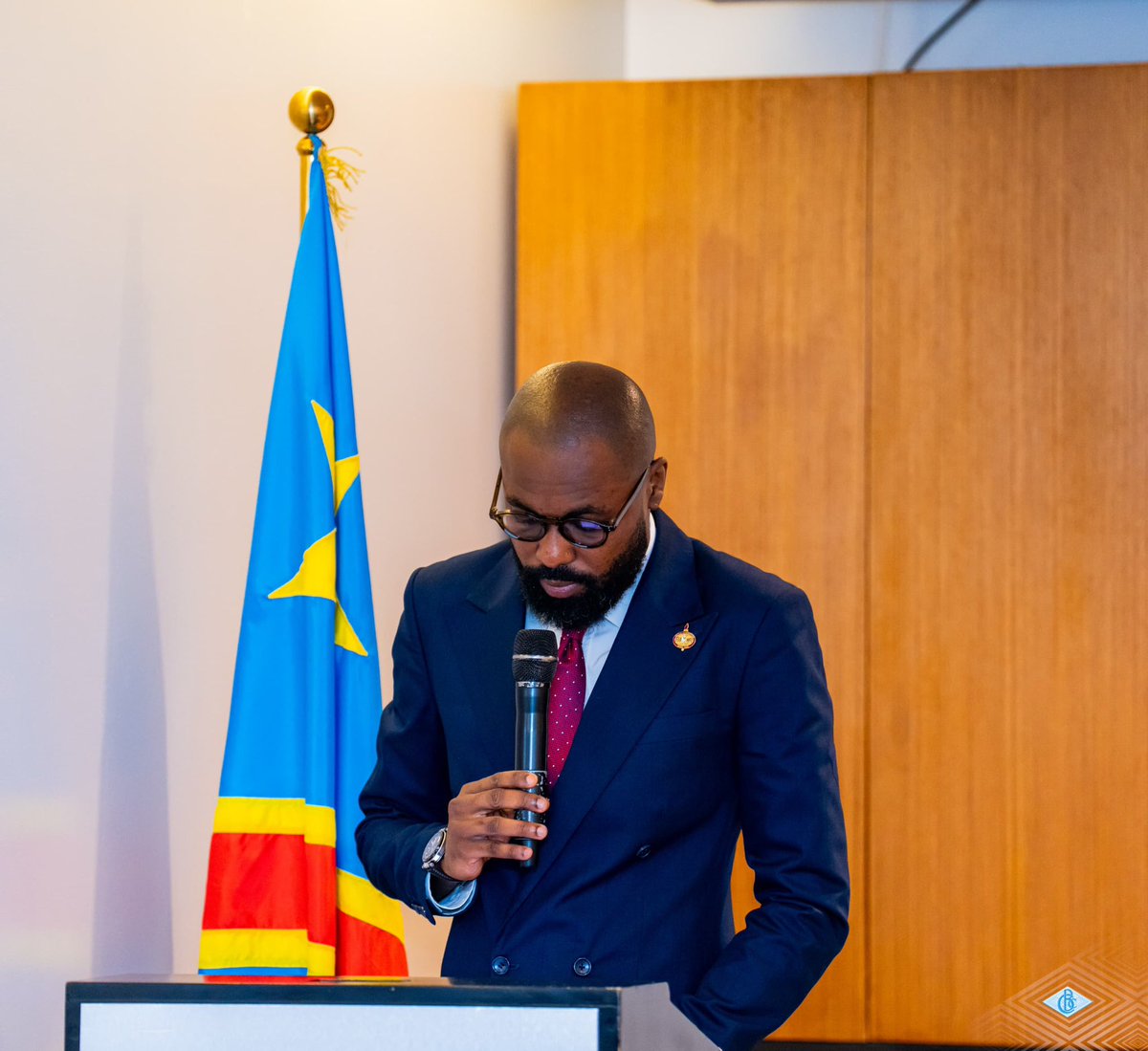 padsfi_rdc's tweet photo. La cérémonie s’est déroulée en présence notamment de Monsieur le 2e Vice-Gouverneur de la @BCC_RDC, du Coordonnateur du PADSFI, du Directeur Général de la DGDP, ainsi que du Directeur Général de la DGTCP, représentant SEM le Ministre des Finances @LikundeR 
(2/2) https://t.co/4NK4GHJo6v