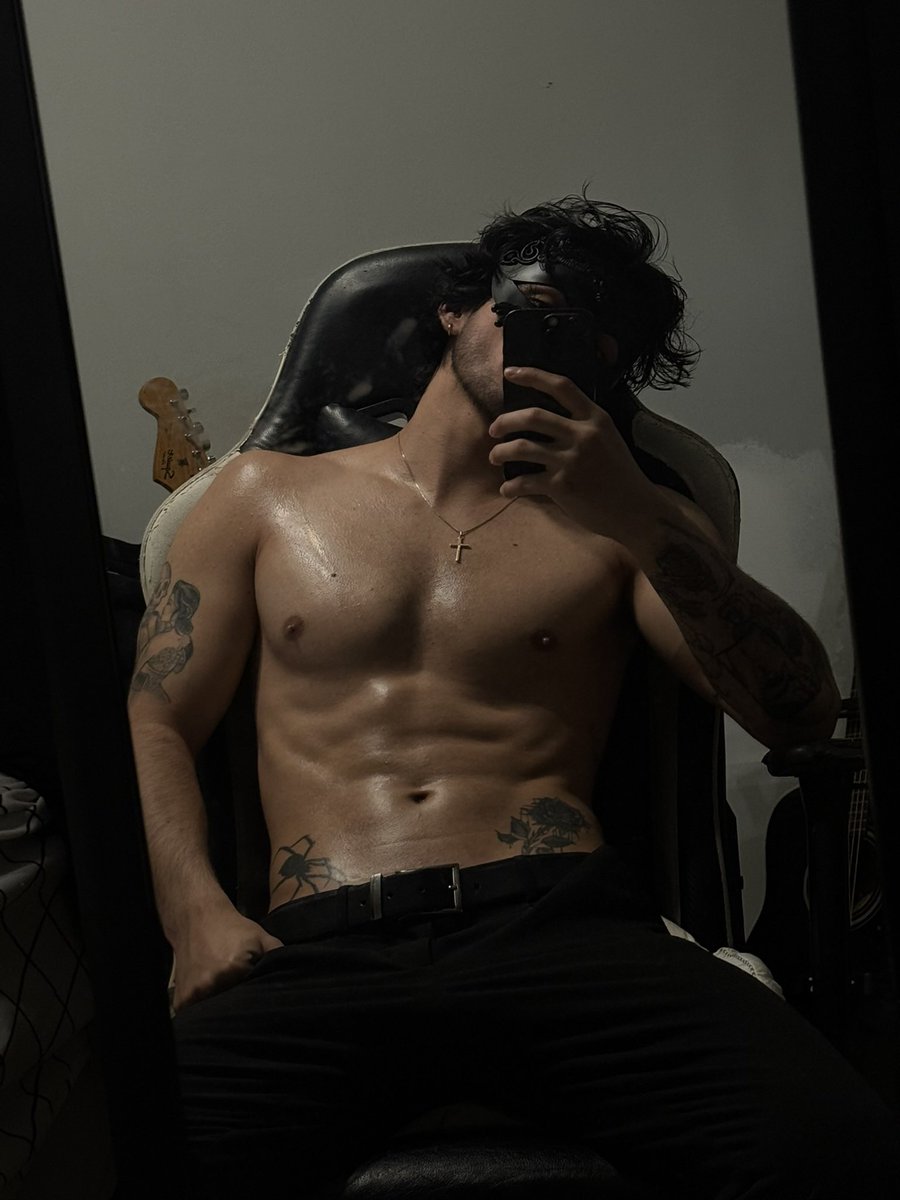 spiderwebfluid's tweet photo. Looking for a male partner to talk to https://t.co/qFwxMlXql9 https://t.co/qSzEwNjiIq
