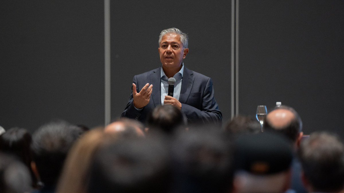ZulmaReinaNqn's tweet photo. Hoy acompañamos a nuestro gobernador @Rolo_Figueroa en un encuentro junto a empresarios para compartir el balance de la misión a Houston y seguir proyectando las oportunidades que tiene nuestra provincia por delante. https://t.co/syReg00t5k