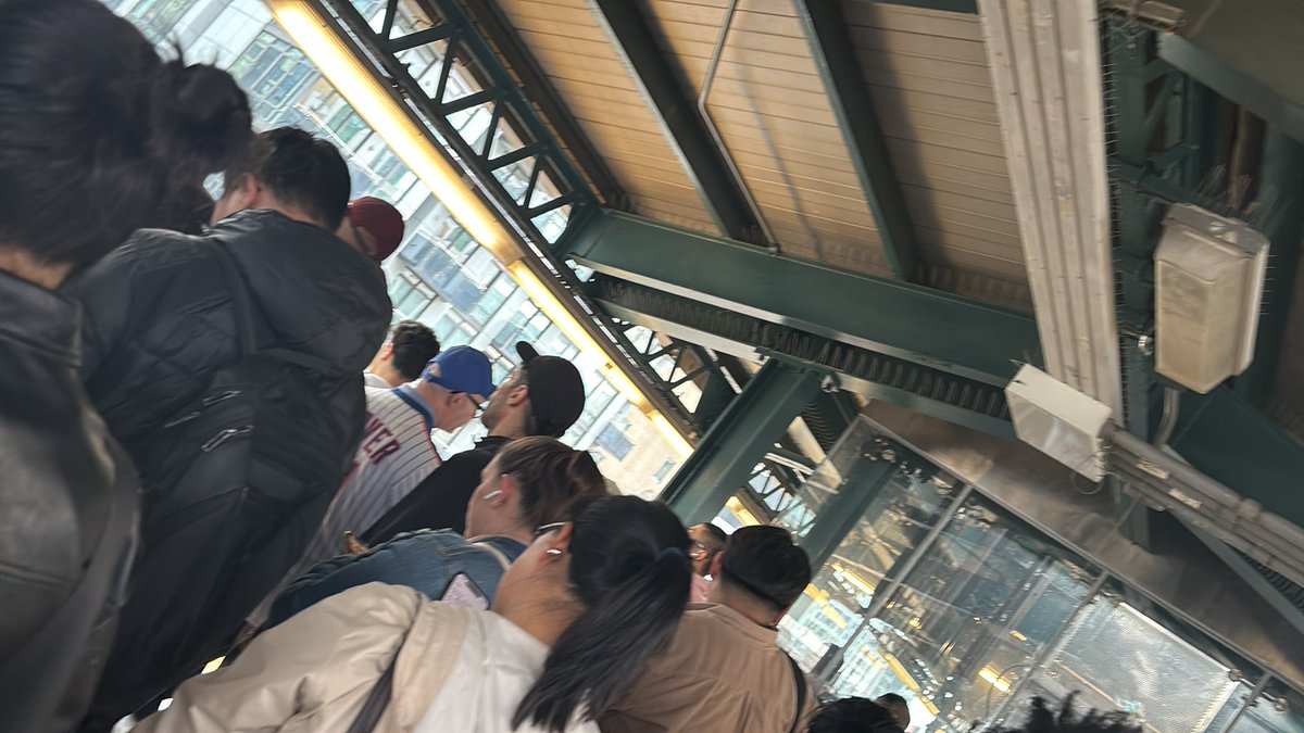 fatboyfreddys's tweet photo. @MTA you really gotta do better.  7 trains have been so messed up this past week.  Every single day.  #mta #7train #thiscommutesucks #queens https://t.co/nWPdCK1sJY