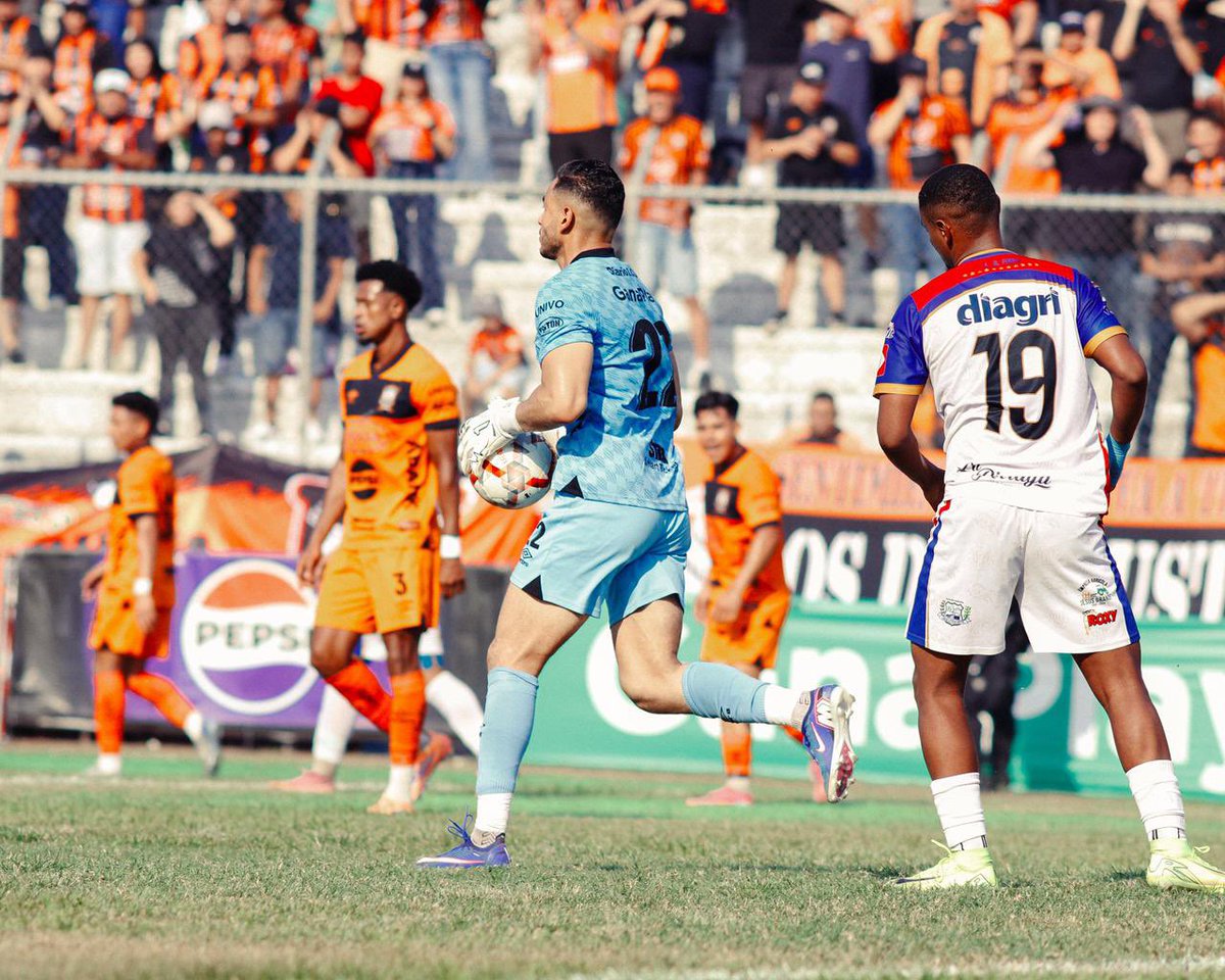 cdaguilaoficial's tweet photo. ⌚️| Min. 40’ en el Estadio Juan Francisco Barraza. 🏟️
#CDÁGUILA 0️⃣ 🆚 0️⃣ #LAFIRPO
#VamosÁguila | #ElMásGrande | #Centenario2026 | https://t.co/YQlwpn2PvK https://t.co/Fqp1wAaUlW