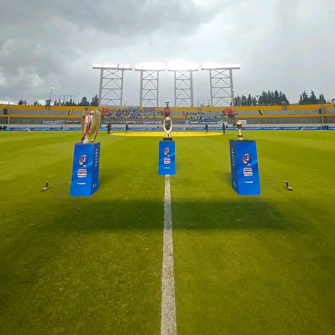 Solo Hinchas De Papá Aucas 💛❤️ tweet media