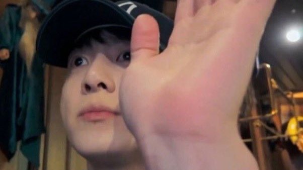 anna vió a bts tweet media