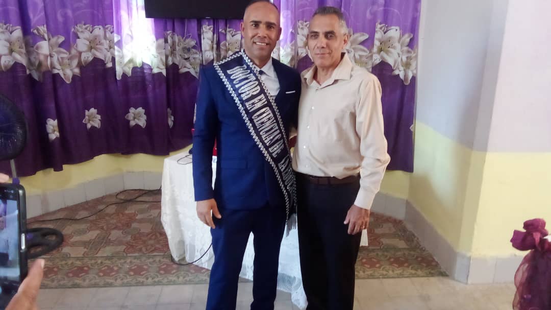 ortiz_uriarte's tweet photo. Exitosa defensa de mi doctorado Genry Omar Ávila Ramón. Felicidades. Agradecimientos para la UDG y para las autoridades de Media Luna por su apoyo incondicional.
#EducaciónGranma 
@CubaMined https://t.co/6fPIy2RpIm