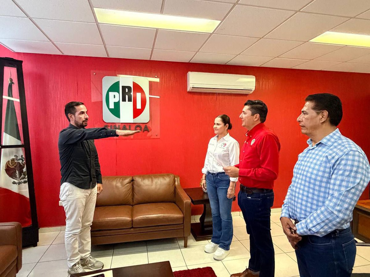 CDEPRISinaloa's tweet photo. Nuestra dirigencia estatal tomó protesta a Joel Manzón Andrade como nuevo Coordinador Estatal de Afiliación y Registro Partidario. 🤝🇲🇽
Con trabajo, cercanía y compromiso, seguimos construyendo un partido fuerte y cercano a la militancia sinaloense.
#PRISinaloa #Afiliación #RegistroPartidario