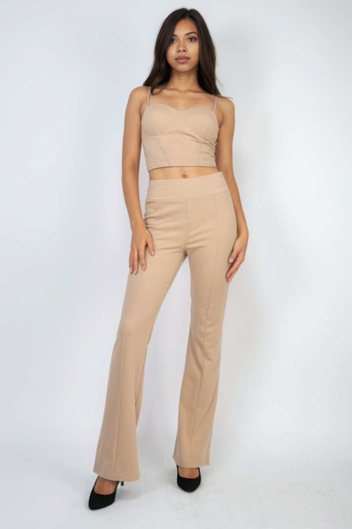 FashionsEnvy1's tweet photo. Stepping out in style just got easier ✨ This Corset Bustier Sweetheart Crop Top blends elegance with comfort. Flattering fit and soft taupe. Shop Now 👉 #corsettop #crop top outfit #sweetheart neckline #bustier fashion #knittop taupe https://t.co/gKG6E5wB4g