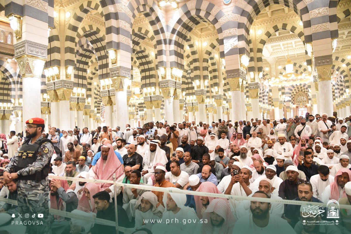 PRAGOVSA's tweet photo. ألقى فضيلة الشيخ #صالح_المغامسي إمام المسجد النبوي درسًا علميًا في #المسجد_النبوي ، تناول فيه تأملات في قول الله تعالى: ﴿وَإِذْ بَوَّأْنَا لِإِبْرَاهِيمَ مَكَانَ الْبَيْتِ  . . ﴾، مبينًا ما تضمنته الآية من معاني التوحيد وتعظ��م شعائر الله، وأثر الإخلاص في عبادة الله تعالى، وذلك ضمن البرامج العلمية والإثرائية المقدمة لزائري المسجد النبوي.
