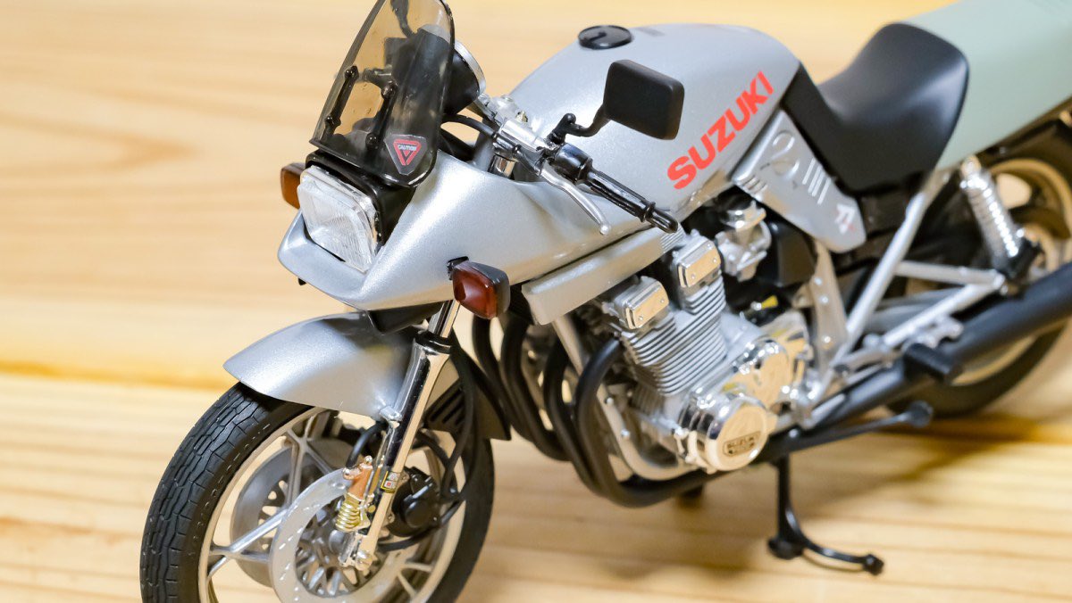ともすんページ とにかくその見た目のインパクトが強かったので、バイク模型を組みたい