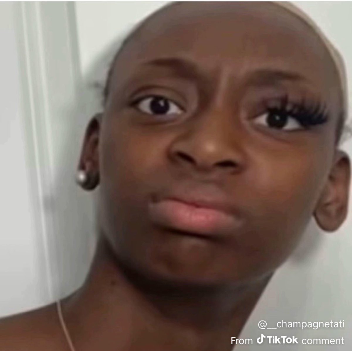 CurvesOnAFrame's tweet photo. So let me get this straight, we are not in a relationship, we have never done anything, nigga , we barely even talk , you say hi every 3 weeks or a month  . Now your telling me you leaving mtl soon depending on my answer ? ??? Make it sense 
Nan kisa mwen pran la seigneur ? 😩😩 https://t.co/YdyAJC03If