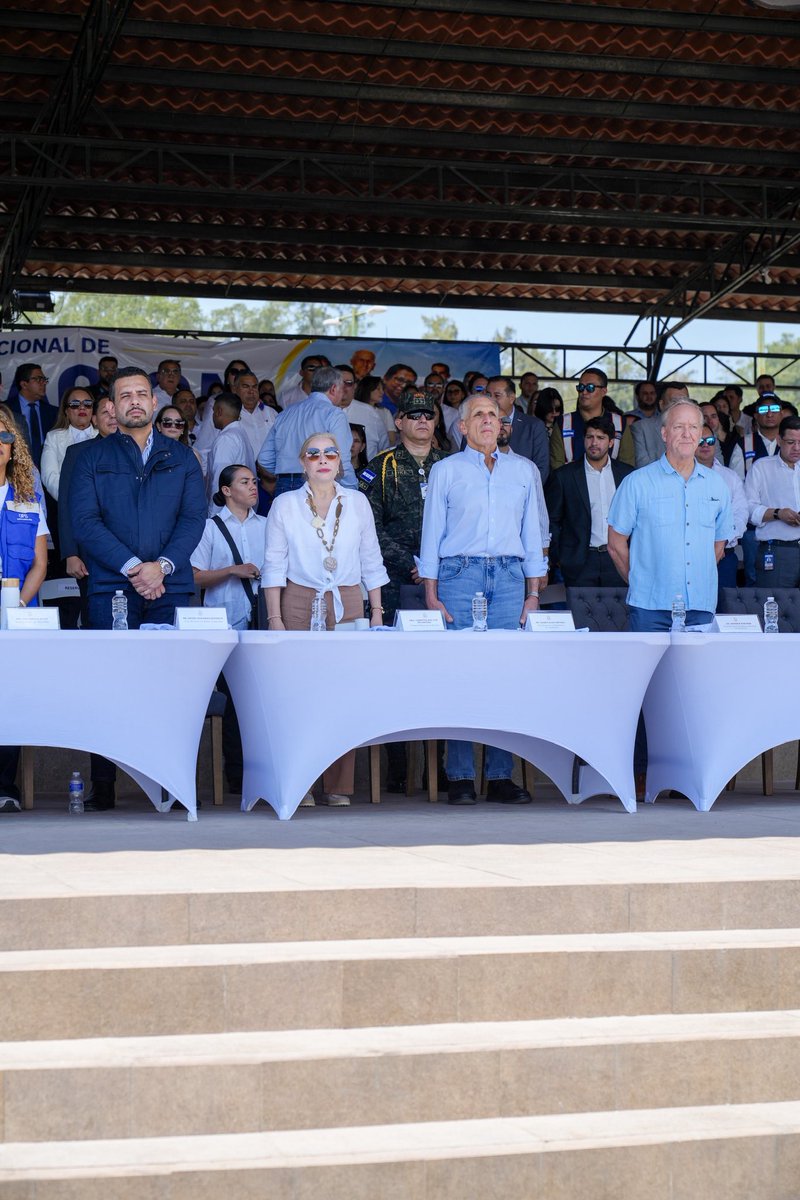 injupempHn's tweet photo. 🇭🇳 Estuvimos presente en el lanzamiento de la Jornada Nacional de Vacunación, encabezada por el presidente de la República, @TitoAsfuraPHN, una iniciativa que busca proteger la salud y la vida de millones de hondureños a nivel nacional. 💉

#HondurasVamosAEstarBien https://t.co/Boioruf3Tt