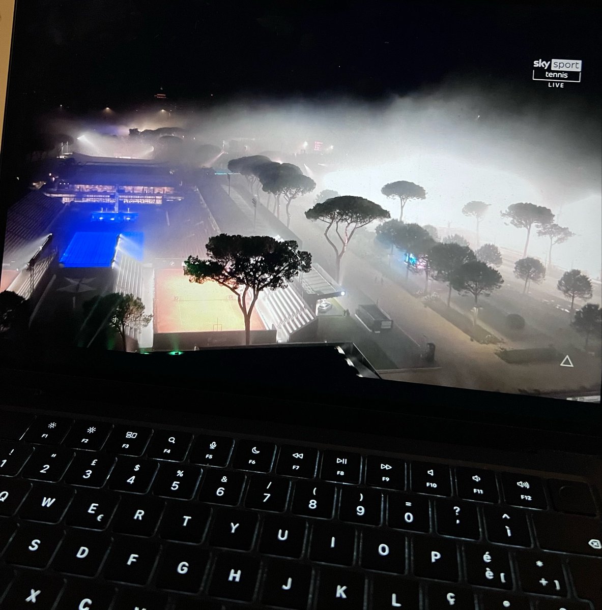 _iamchecco_'s tweet photo. - 37° giornata di Serie A un dilemma a 2 giorni
- Presidente Lega Serie A “non ci aspettavamo una squadra* in finale di Coppa Italia”
- Finale con i fumogeni nel mentre si gioca l’ATP 1000 a 20 metri
- Sistema elettronico in tilt

Siamo un Paese fantascientifico

🇮🇹

#CoppaItalia https://t.co/rSNXtm9GSZ