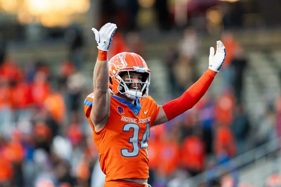 3DownNation's tweet photo. Toronto Argonauts sign Alex Teubner after release from B.C.

https://t.co/5N99YyYBGy

#Argos #Toronto #BCLions #CFL https://t.co/vYZKz3hE81