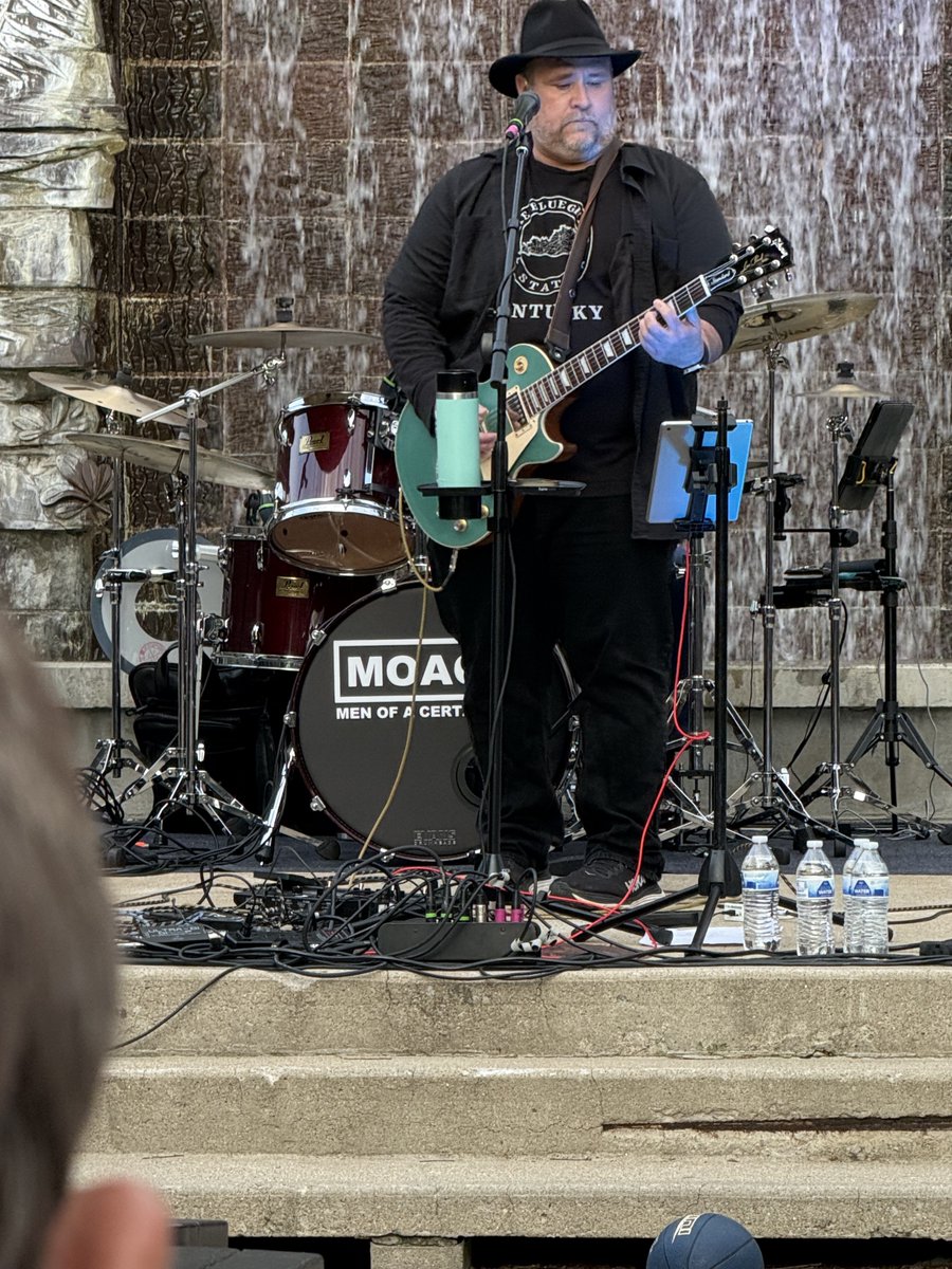 RiggsRealWorld's tweet photo. Went to #FridayNightsonMain @harrodsburg_ky with great live music including "Men of a Certain Age" with a blue guitar! #ifyouknowyouknow @KingWendy_m @DrJWEvansJr @KedcARTS @KEDCGrants #Arts2KyEd #ListenToYourArt #renaissancegrant #KEDCGrants https://t.co/jpO3e88gnf