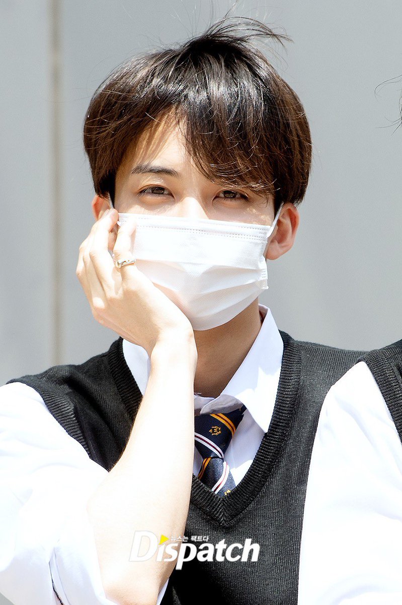 yuki1004svt's tweet photo. ジョンハンさんの制服姿もいつかまた！ https://t.co/FmLlpPkyF0