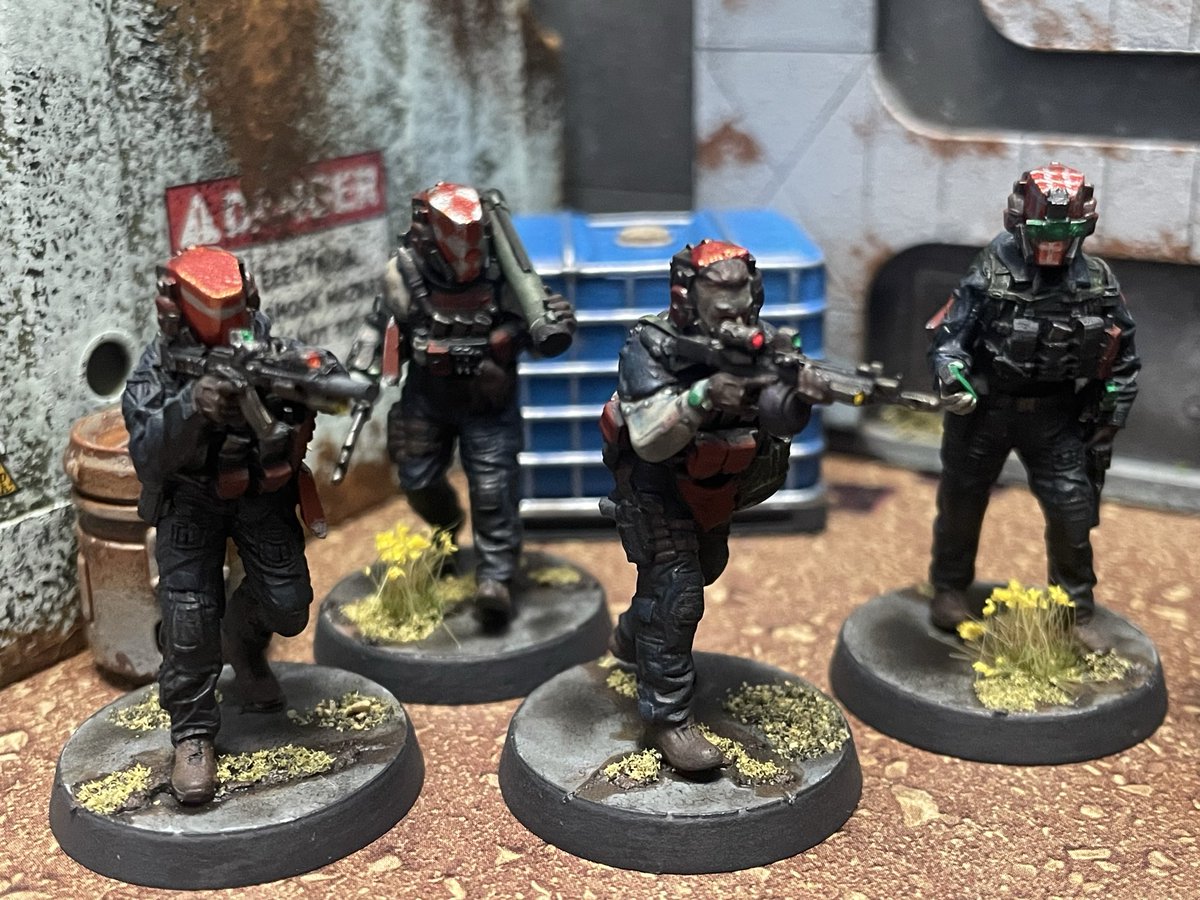 MarshalSigma7's tweet photo. “From the moment I understood the weakness of my flesh, it disgusted me.”

Experimented with an alternate Manticor scheme based on some of my Admech work, kitbashed from the old KW models. https://t.co/h8wMRnIfB1
