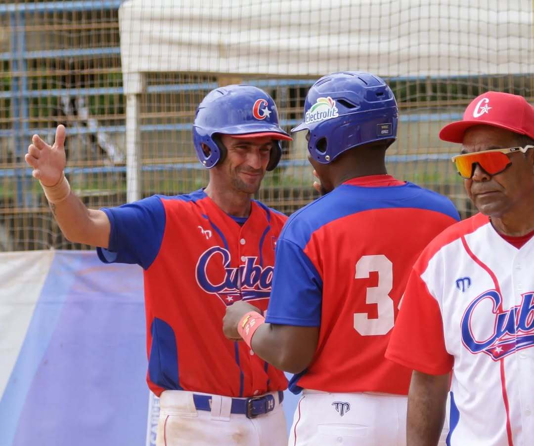 CMKC_Deportes's tweet photo. 🇨🇺🥎| Cuba anunció la preselección masculina de sóftbol que iniciará su ruta hacia los Juegos Centroamericanos y del Caribe de Santo Domingo 2026, con 23 jugadores convocados en la capital.

•
•

#SantiagoDeCuba @LaCmkc https://t.co/wNa04fp2Kl