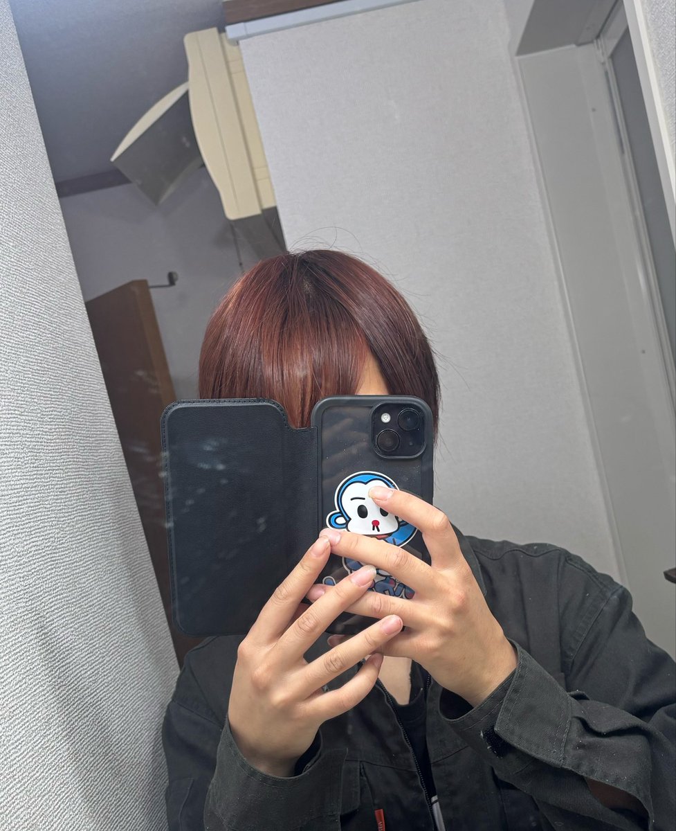 OujvM's tweet photo. 髪染めた
これでも赤なんだ♡

てか制服で撮るな笑 https://t.co/hRfaRaRv0L