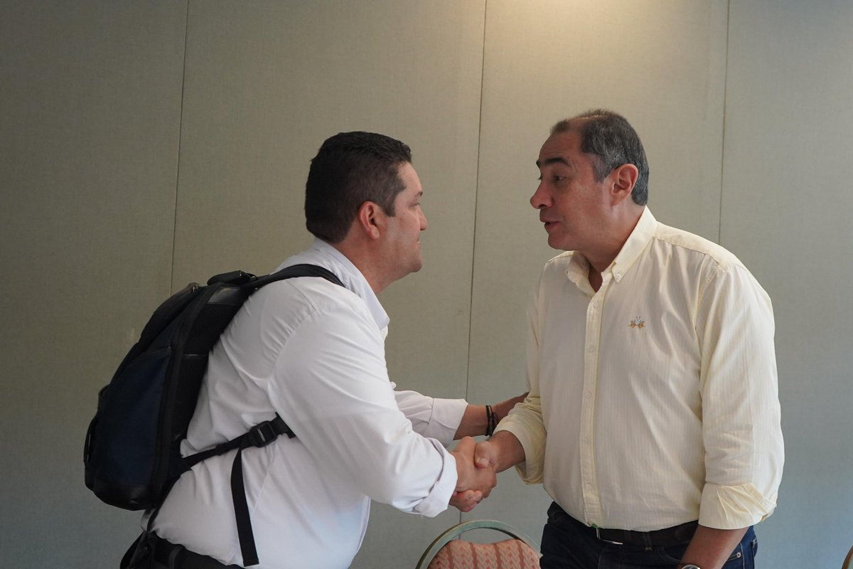 RodrigoHAl's tweet photo. Participamos en el Encuentro Nacional de Gerentes de @camacolcolombia en Medellín, junto a su presidente ejecutivo, @gherreracas 

Un diálogo estratégico liderado por el gobernador @andresjrendonc para compartir la política pública de vivienda que hoy impulsa el departamento, con una inversión cercana a $1 billón de pesos.

Presentamos el modelo de gestión que ha permitido llevar vivienda nueva, mejoramientos y oportunidades a 58 mil familias antioqueñas que hoy están mejorando su calidad de vida.

Juntos transformamos la vida de quienes más lo necesitan con vivienda digna 🏠

#viviendadigna #antioquiaavanza