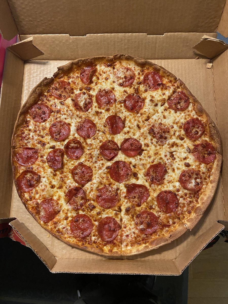 jm23etc's tweet photo. @pizzahut this breaks the long streak of great pizzas. The thin and crispy pizza was dry with burnt crust. And pizza did not appear to have the extra cheese I paid for. https://t.co/AoKuTFXWAX