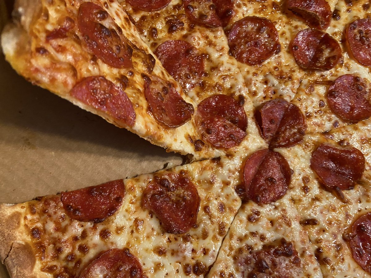 jm23etc's tweet photo. @pizzahut this breaks the long streak of great pizzas. The thin and crispy pizza was dry with burnt crust. And pizza did not appear to have the extra cheese I paid for. https://t.co/AoKuTFXWAX