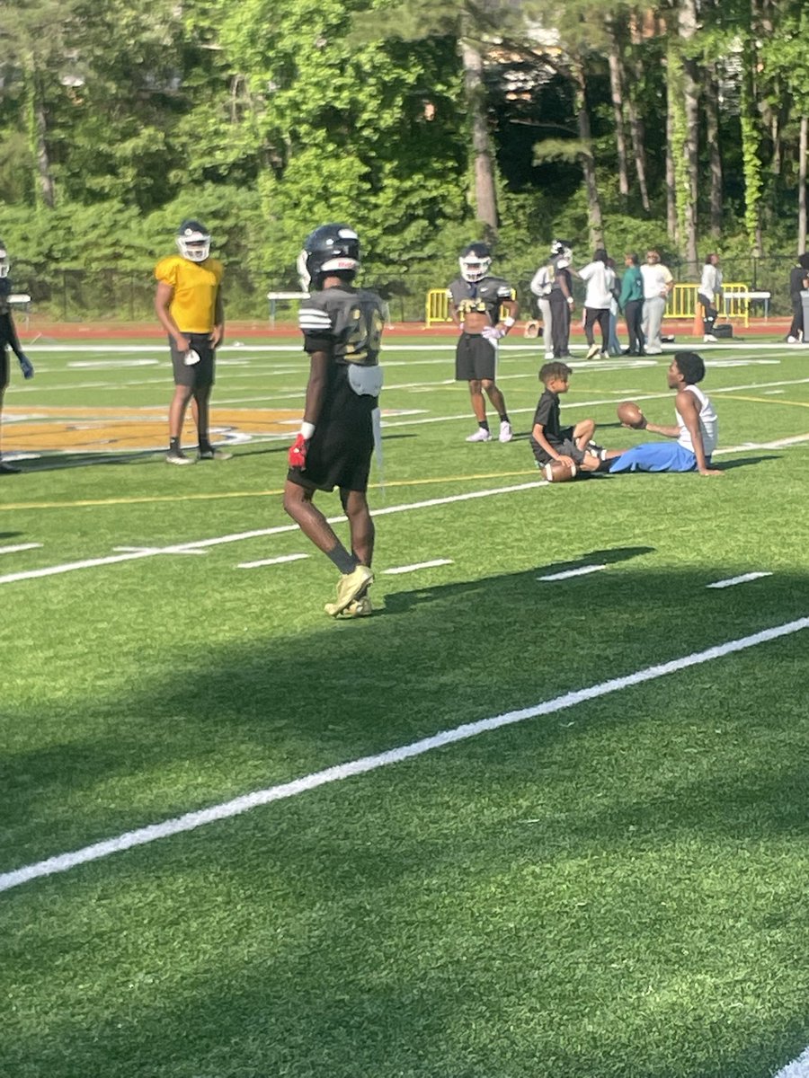 BigSkippin_75's tweet photo. Southwest Dekalb has a couple young ATHs that’s making a lot of noise this spring. 

Myson Perry is a 2028 ATH that has gotten the attention of a lot of schools. Mostly because of his height(6’0) and long arms, but the film speaks for itself as well. Perry, who ended the season with 6 INTs and 3 FFs, had offers from MTSU, FIU, and Charlotte. @Only4mp 

Marquise Ealey is a coaches favorite. A 2029 ATH who is also 6’0, has made a case as one of the best ATHs in the country. Holds offers from MTSU and WMU. @tru_chasedown